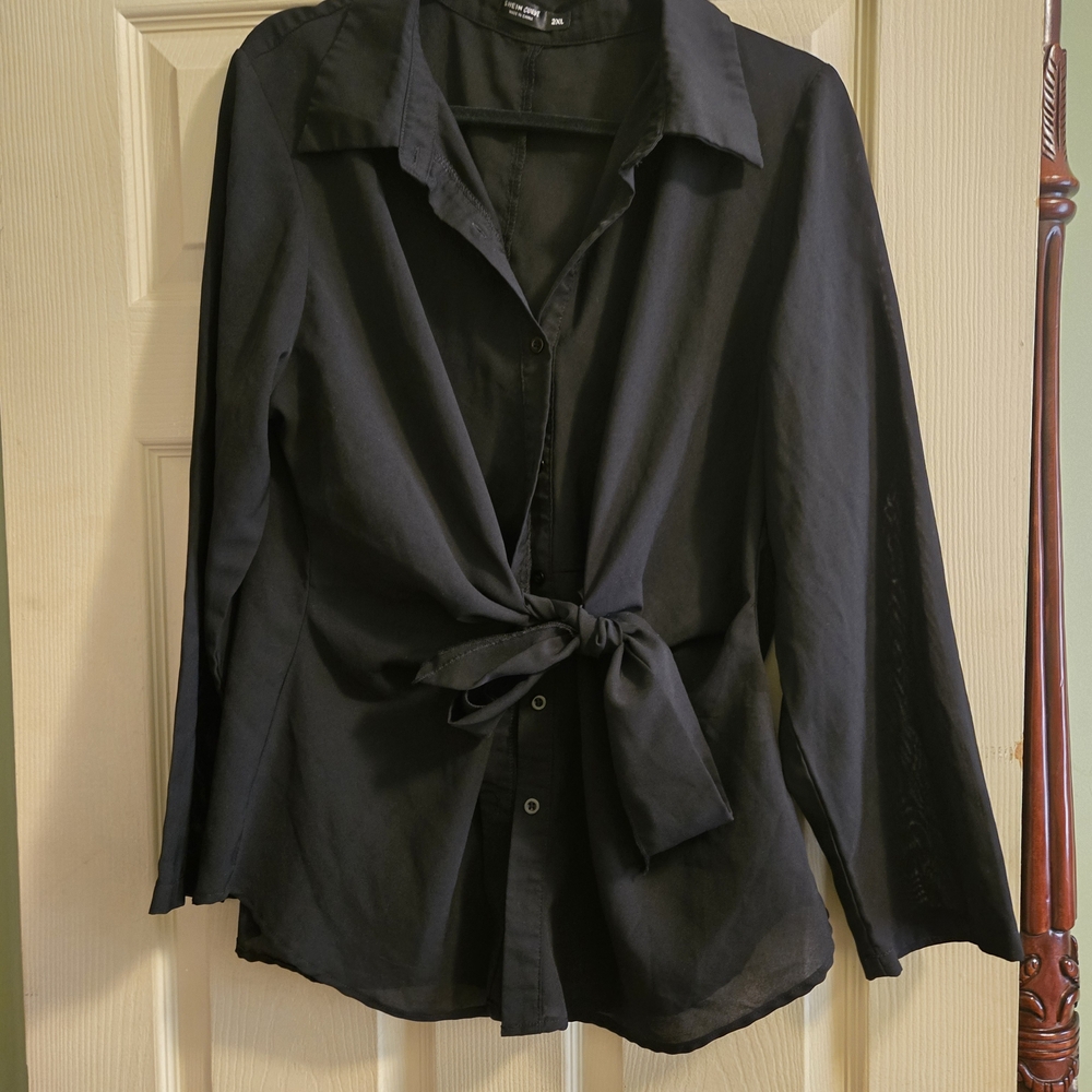 SHEIN Black Button-Down Tie Front Shirt